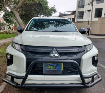 Mitsubishi L200 4×2 2022 mecánica, turbo diésel, conservada