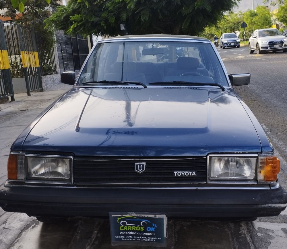 Toyota Cressida 1982, dual, gas y gasolina, caja automática, lunas y pestillos eléctricos, cierre central, aire acondicionado,conservado