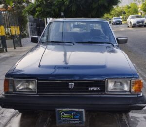 Toyota Cressida 1982, dual, gas y gasolina, caja automática, lunas y pestillos eléctricos, cierre central, aire acondicionado,conservado