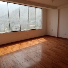 Vendo a precio de oportunidad departamento de 75 m2 en El Golf de Huampaní